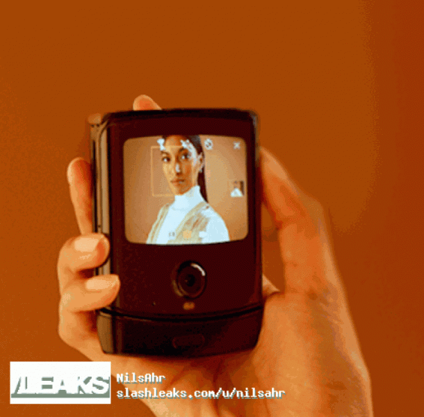 Впечатляющий Motorola Razr с гибким экраном в руках пользователя